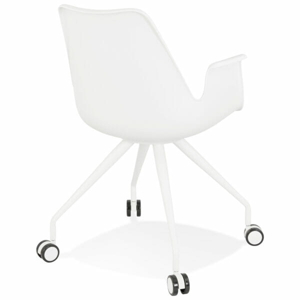Witte stoel met wieltjes